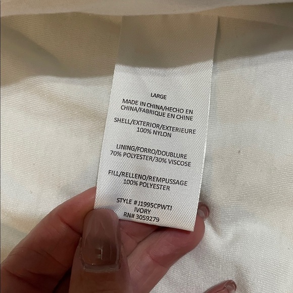 Women’s cropped White Puffer Vest size large - Picture 5 of 5